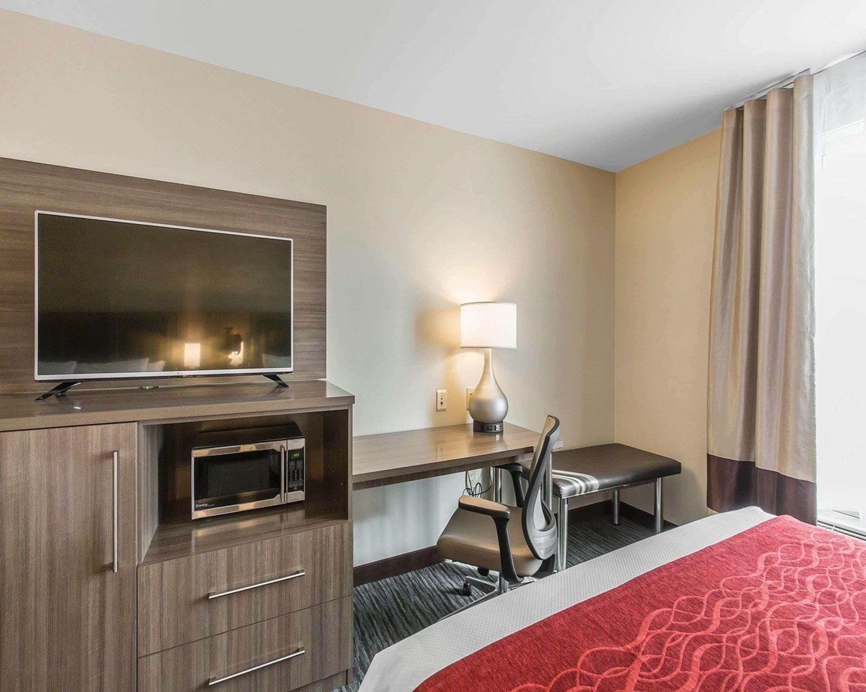Comfort Inn & Suites Airport North Calgary Ngoại thất bức ảnh