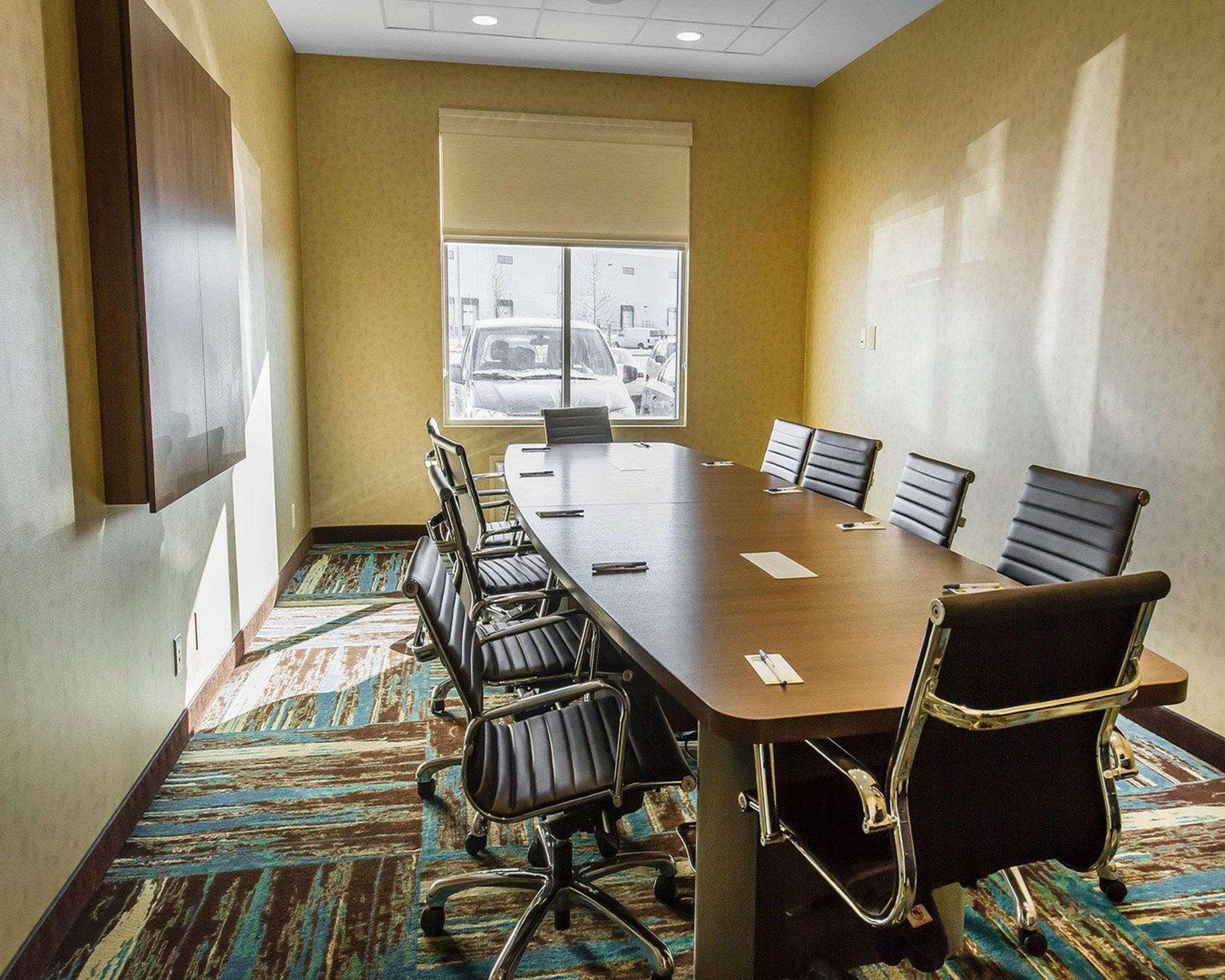 Comfort Inn & Suites Airport North Calgary Ngoại thất bức ảnh