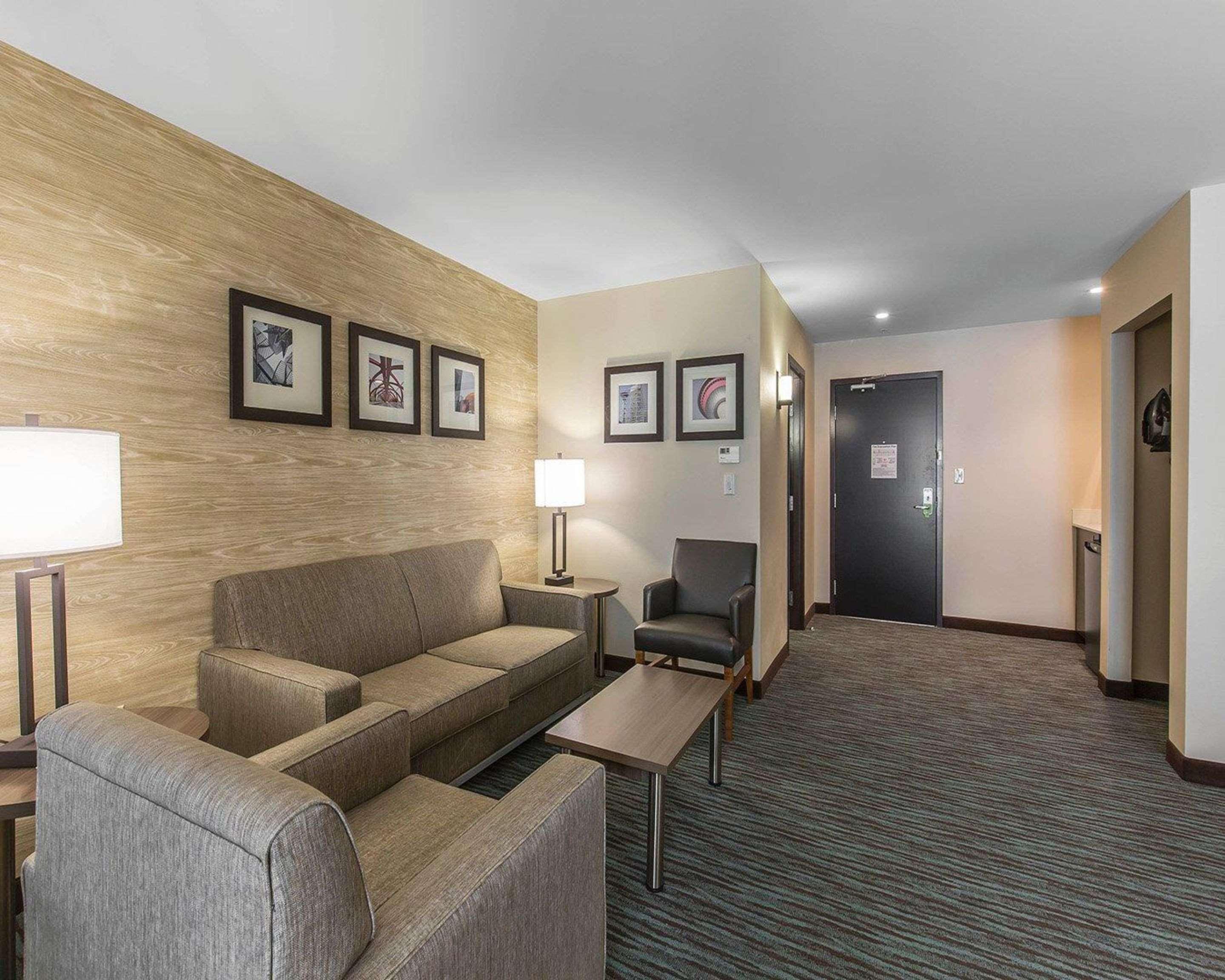Comfort Inn & Suites Airport North Calgary Ngoại thất bức ảnh
