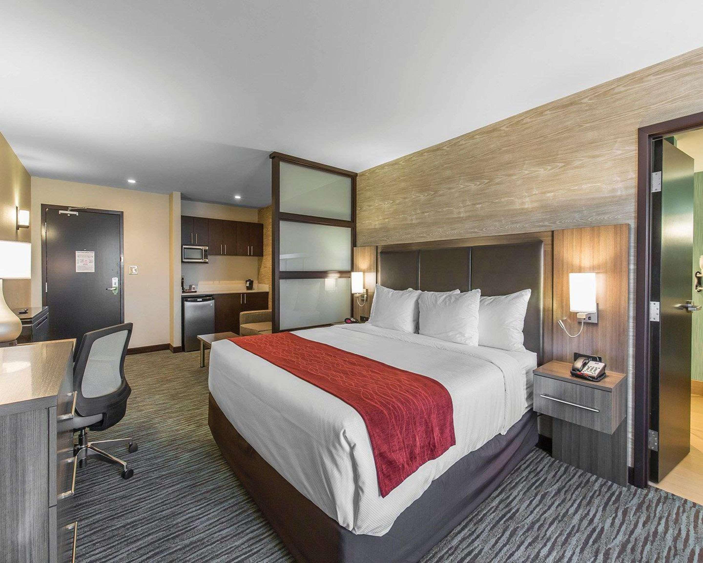 Comfort Inn & Suites Airport North Calgary Ngoại thất bức ảnh